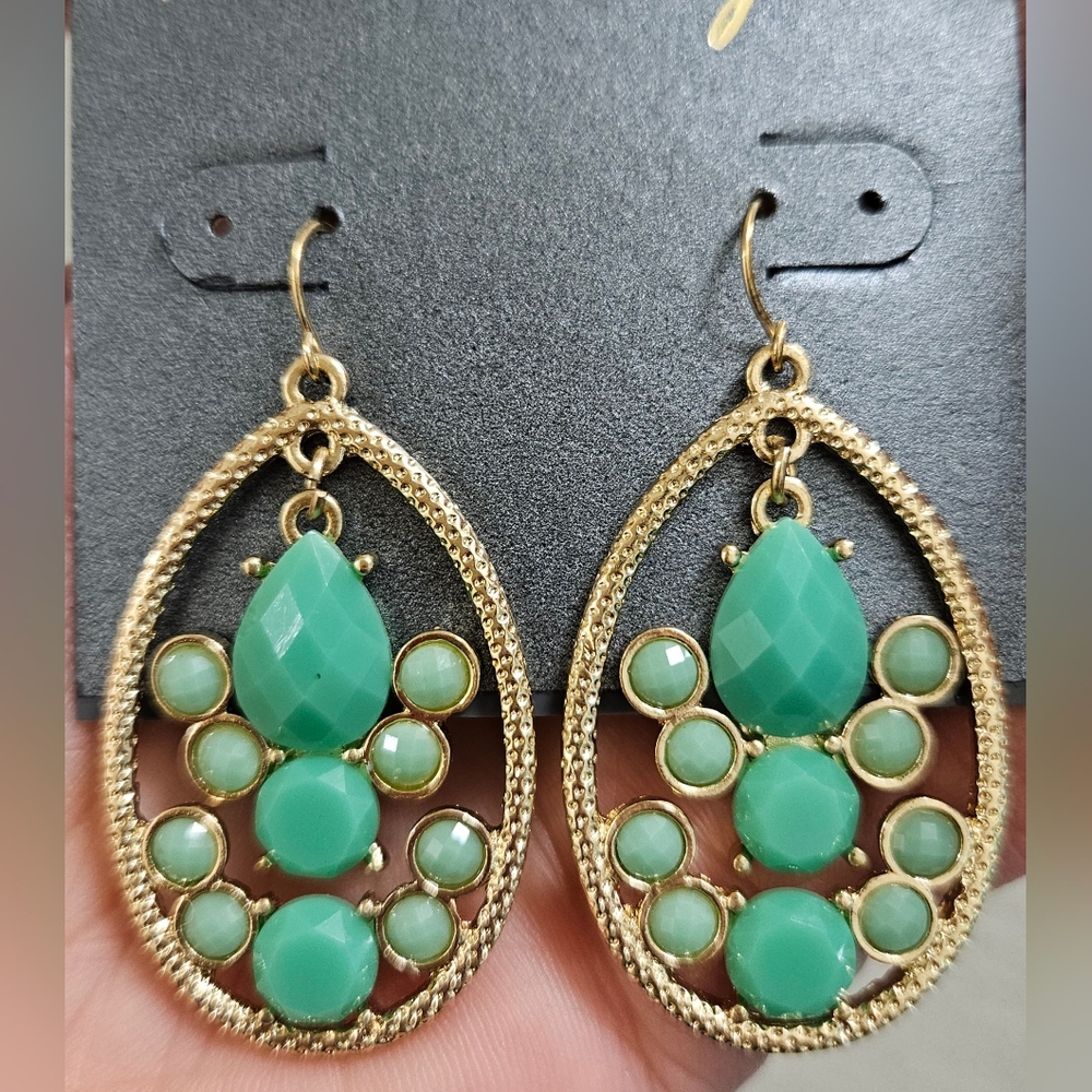 MADISON TAYLOR BOHEMIAN MATTE GOLD TONE EMERALD GREEN EARRINGS